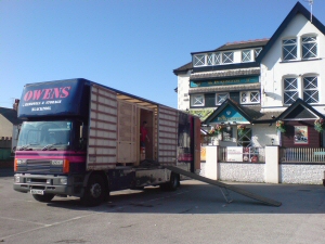 Photo - Moving the landlord from The Burlington, Blackpool to a pub in Penwortham in Preston, Lancashire